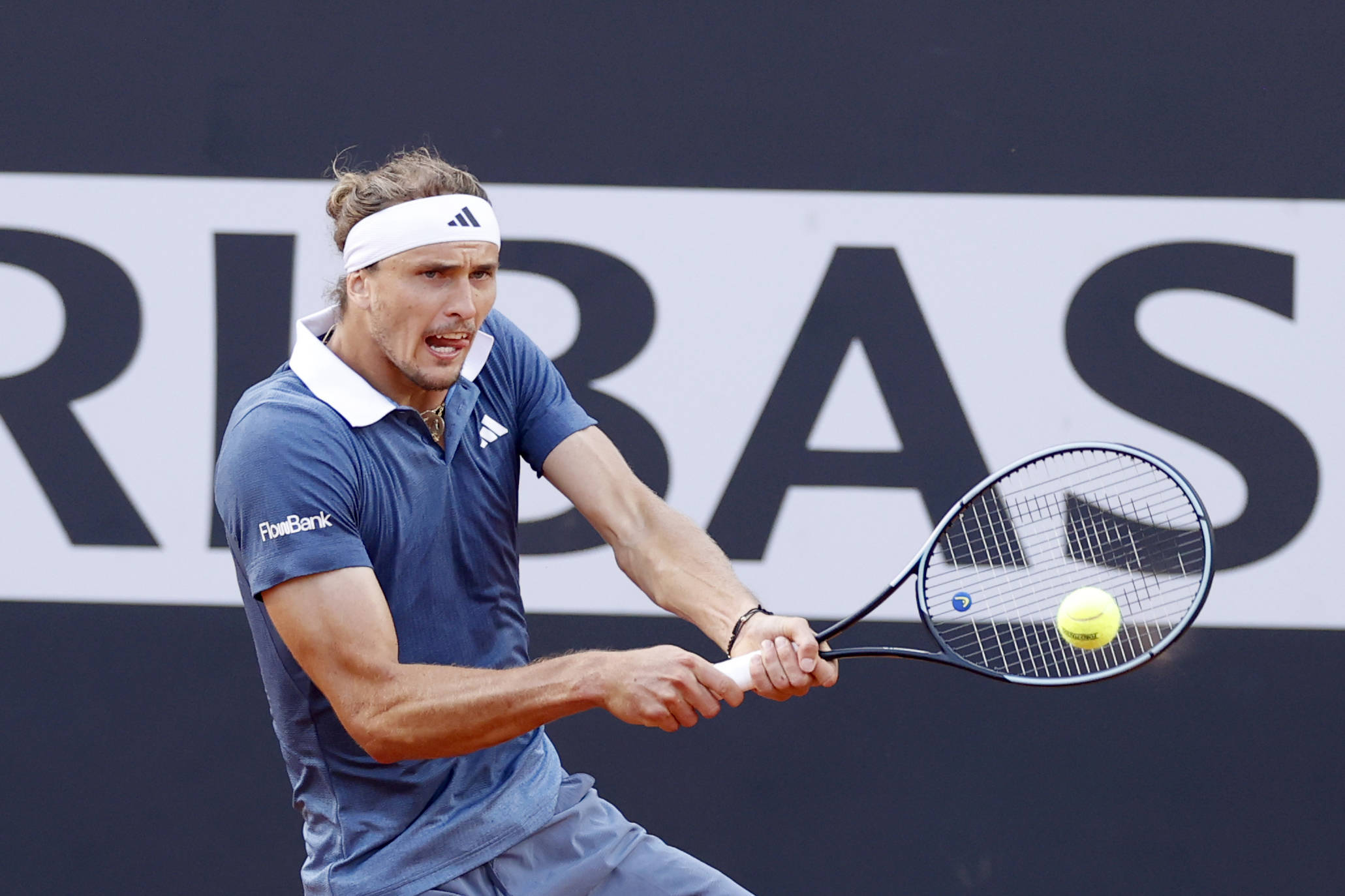 关于西班牙网球队绝杀欧洲网球队,兹维列夫高光表现的信息 关于西班牙网球队绝杀欧洲网球队,兹维列夫高光表现的信息