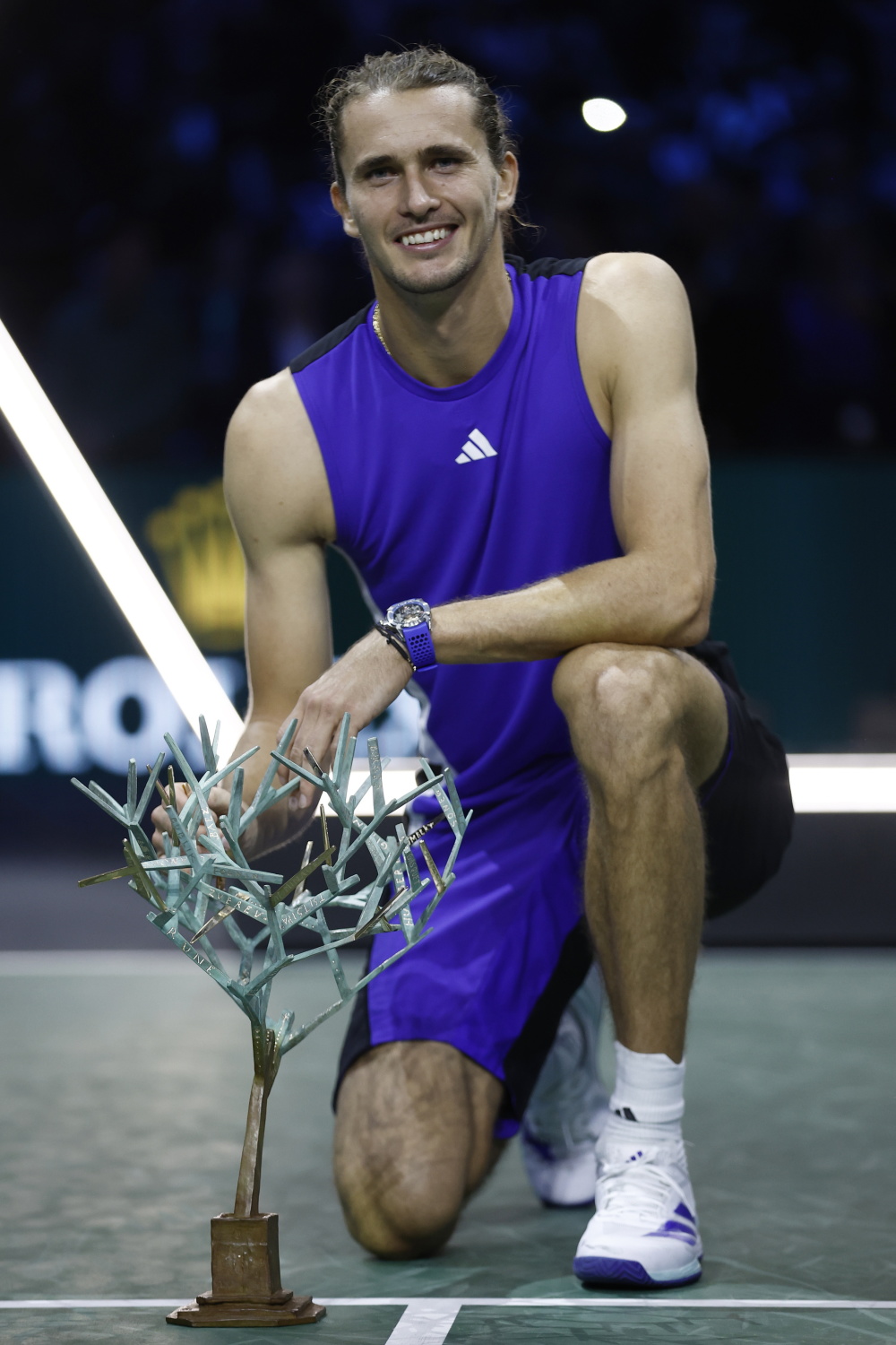 德国网球队鏖战西班牙网球队,兹维列夫高光表现的简单介绍 德国网球队鏖战西班牙网球队,兹维列夫高光表现的简单介绍