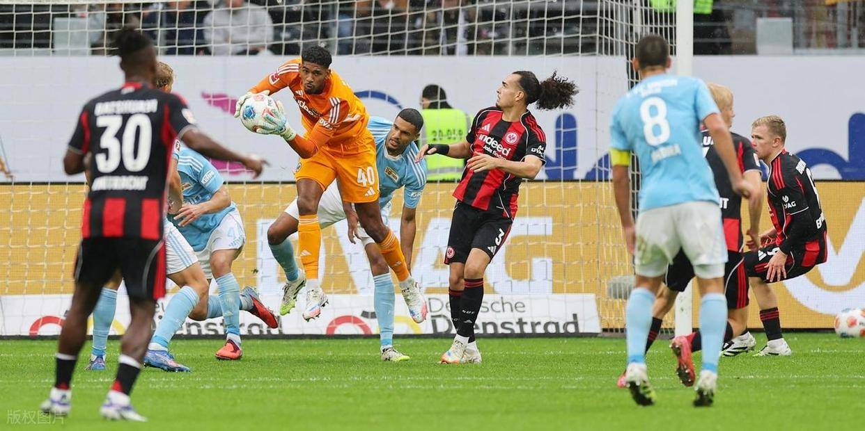 关于汉堡主场失利，球迷情绪低迷的信息