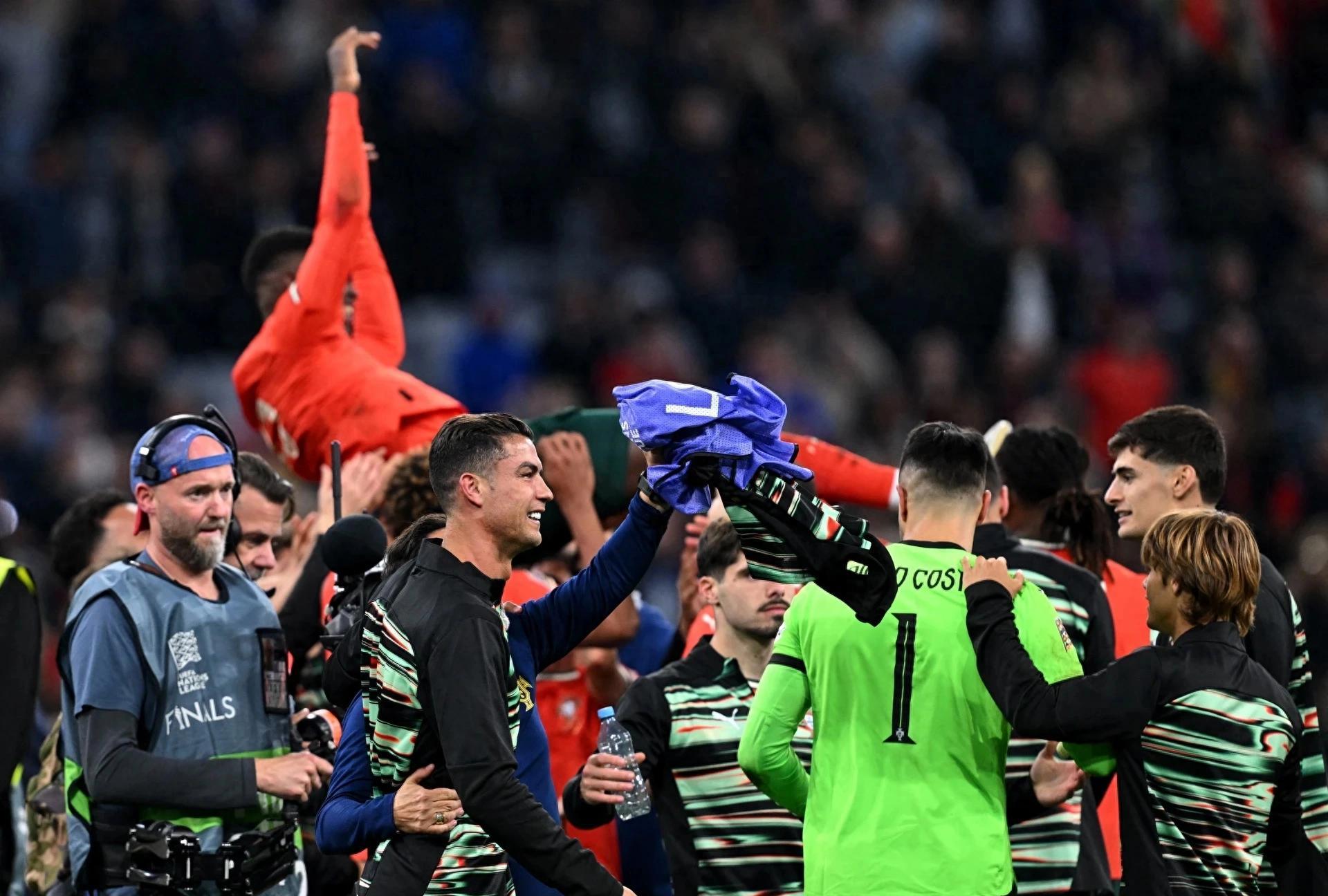 欧洲球队大获胜利，昂扬士气备战下场比赛的简单介绍