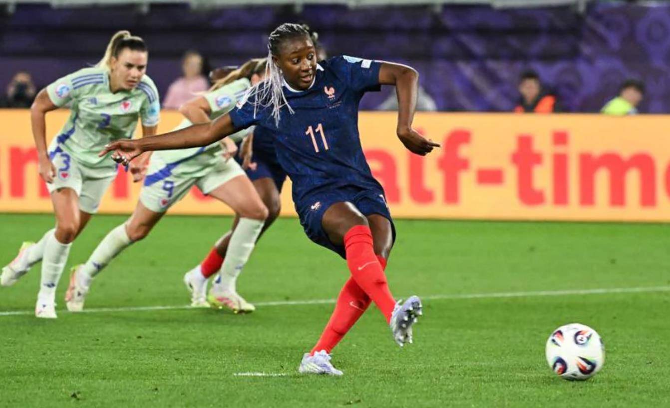 关于法国女足队长获得年度最佳球员奖的信息