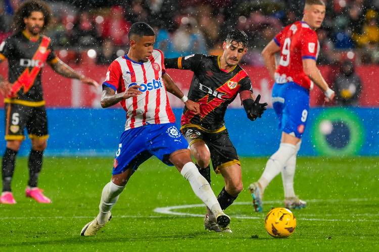 包含赫罗纳客场惨败，陷入保级泥潭的词条