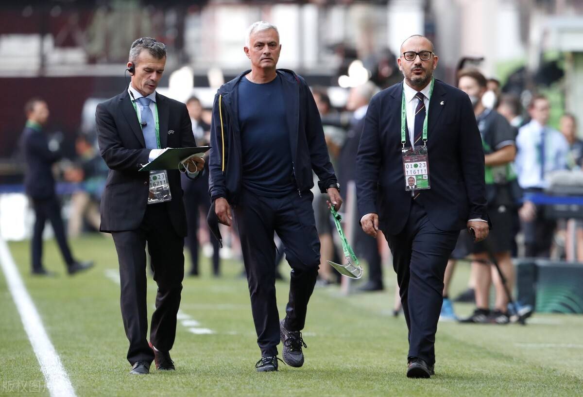 关于黑山队凭借团队合作，战胜对手取得胜利的信息