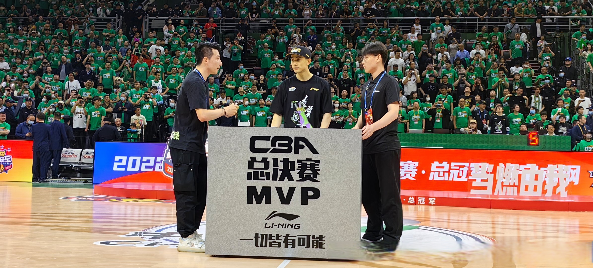 河南男篮大胜青岛队,成功卫冕的简单介绍 河南男篮大胜青岛队,成功卫冕的简单介绍