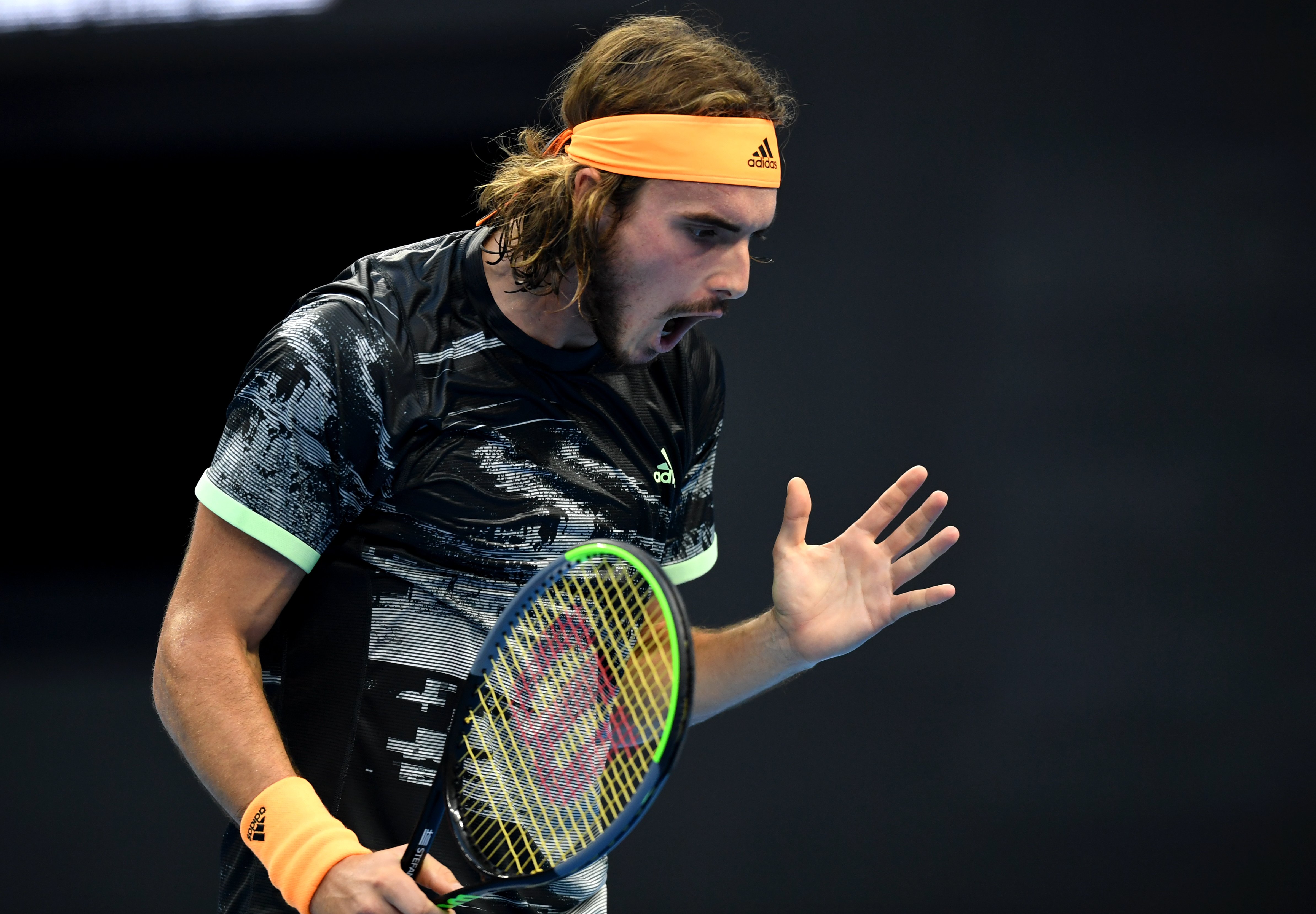 关于日本网球队横扫世界网球队，西西帕斯爆发神勇的信息