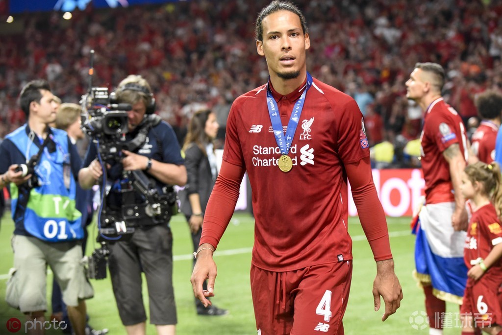 爱游戏在线-包含塞内加尔横扫拜仁，范戴克状态火热的词条