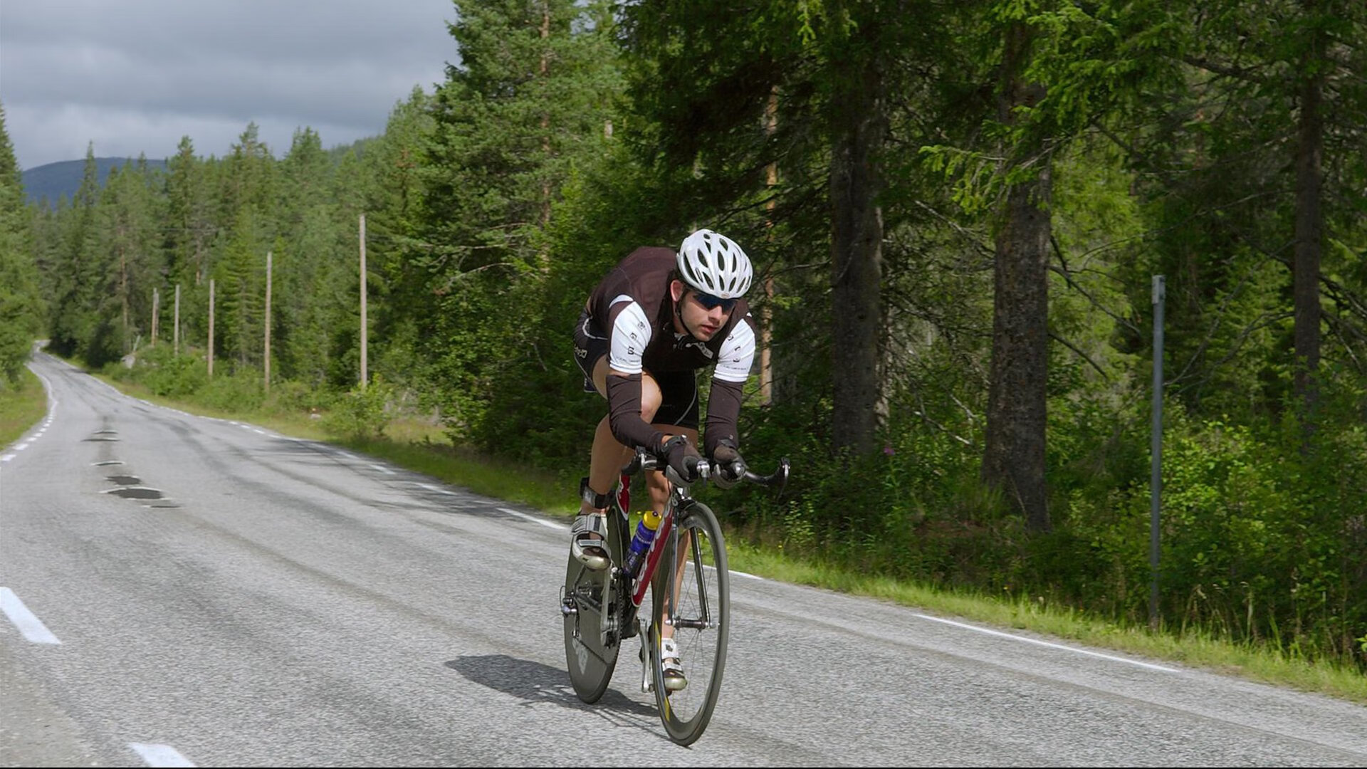 绝境中的艺术，阿隆索导演哈斯奇迹，颠覆法拉利王座的战术史诗